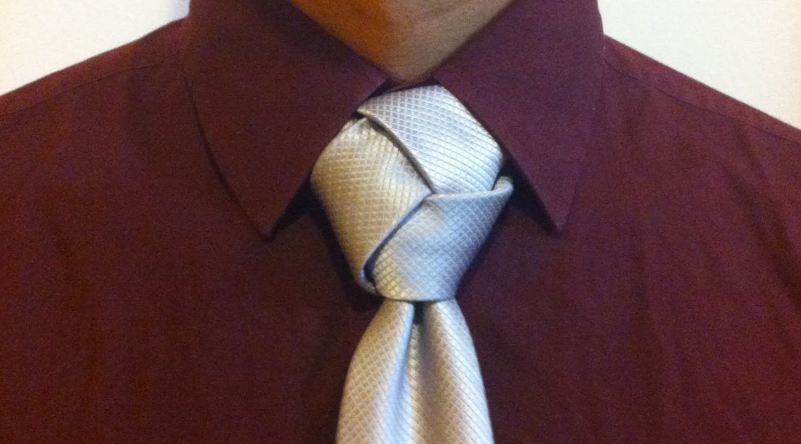 nudo de corbata moderno